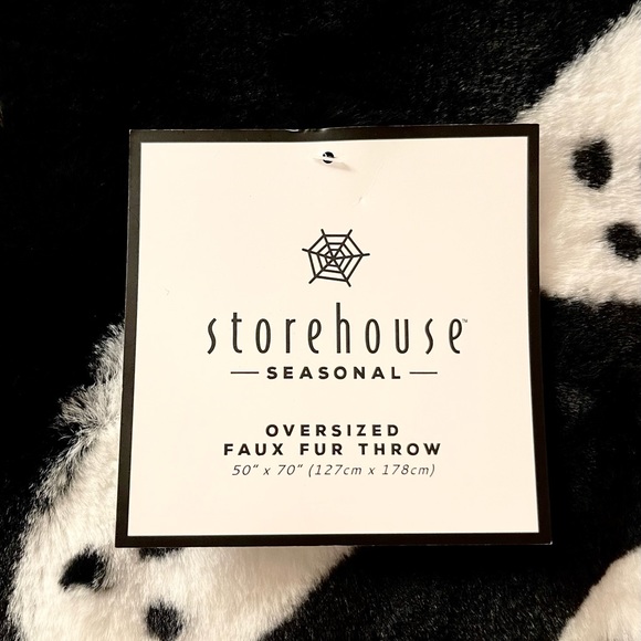 NWT + RARE Storehouse Halloween Ghosts Koda Fur Oversized Throw Blanket - Picture 3 of 3